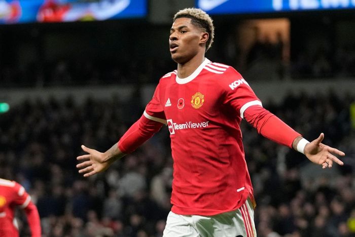 Marcus Rashford rất nguy hiểm khi được đá lệch trái