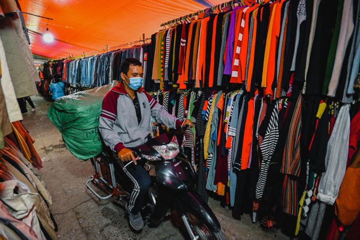  Không chỉ buôn bán, chợ Đông Tác còn là đầu mối nhập hàng cho các tiểu thương kinh doanh nhỏ lẻ tại nội thành Hà Nội và một số tỉnh miền Bắc. 