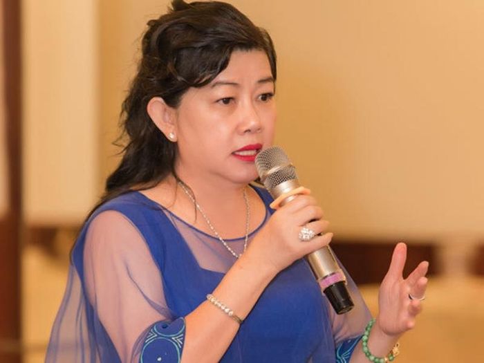 Bà Dung Bình Dương tố Trúc Anh tự ý tham gia phim “Mắt biếc” và các dự án tiếp theo mà không hề thông qua công ty của bà. Theo nhà sản xuất, dù có quyền khởi kiện và yêu cầu các phim có sự tham gia của Trúc Anh ngưng chiếu nhưng bà không làm vậy vì không muốn giết chết một tài năng mới nổi tiếng. Ảnh: Vietnamnet
