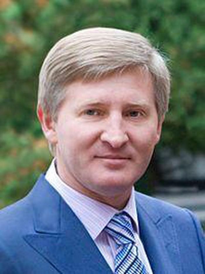 Rinat Leonidovych Akhmetov là một doanh nhân Ukraina gốc tatar giàu có. Ông là người thành lập và cũng là tổng giám đốc tập đoàn System Capital Management, là người giàu nhất nước Ukraina. Tính đến tháng 4 năm 2014, ông là người giàu thứ 101 thế giới trong danh sách của Forbes với tài sản ước lượng là 11,4 tỷ USD.