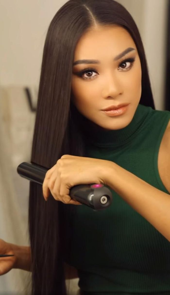 Mái tóc đen thẳng dài cùng làn da bánh mật chính là thương hiệu mà Kim Duyên mang đến Miss Universe năm nay.