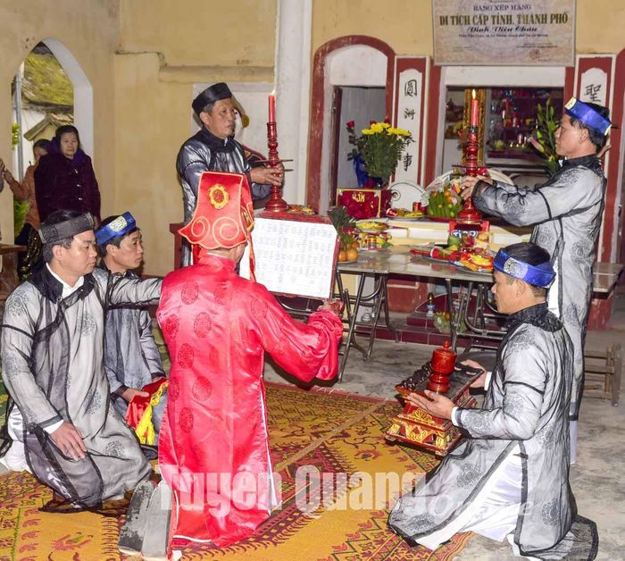 Nghi lễ cúng tổ đình làng Viên Châu, phường An Tường, TP Tuyên Quang.