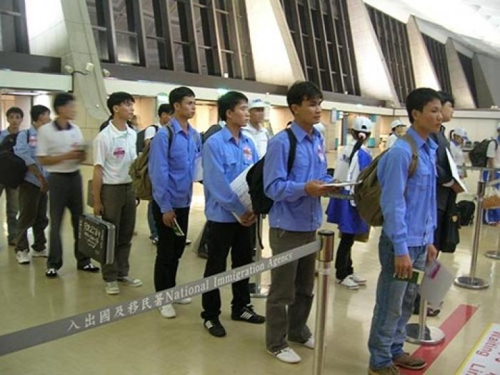 Hoạt động xuất khẩu lao động bị hạn chế do dịch bệnh COVID-19. (Ảnh minh họa)
