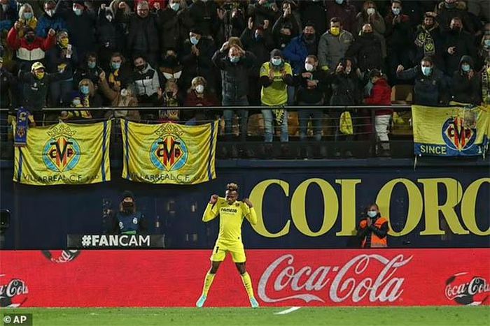 Chukwueze gỡ hòa 1-1 cho đội chủ nhà