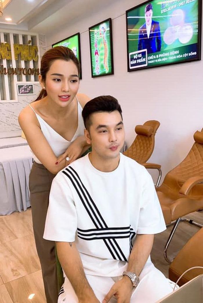 Trước khi kết hôn với Ưng Hoàng Phúc vào năm 2018, Kim Cương là người mẫu được nhiều người biết tới.