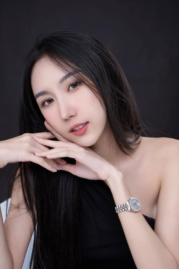 Atinuch Wattanasirichaikul sở hữu nhan sắc và dáng vóc nổi bật, gái xinh này còn được người hâm mộ ưu ái gọi là "thiên thần".