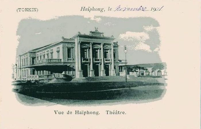 Nhà hát Thành phố Hải Phòng với bút tích trên bưu ảnh tháng 11/1901