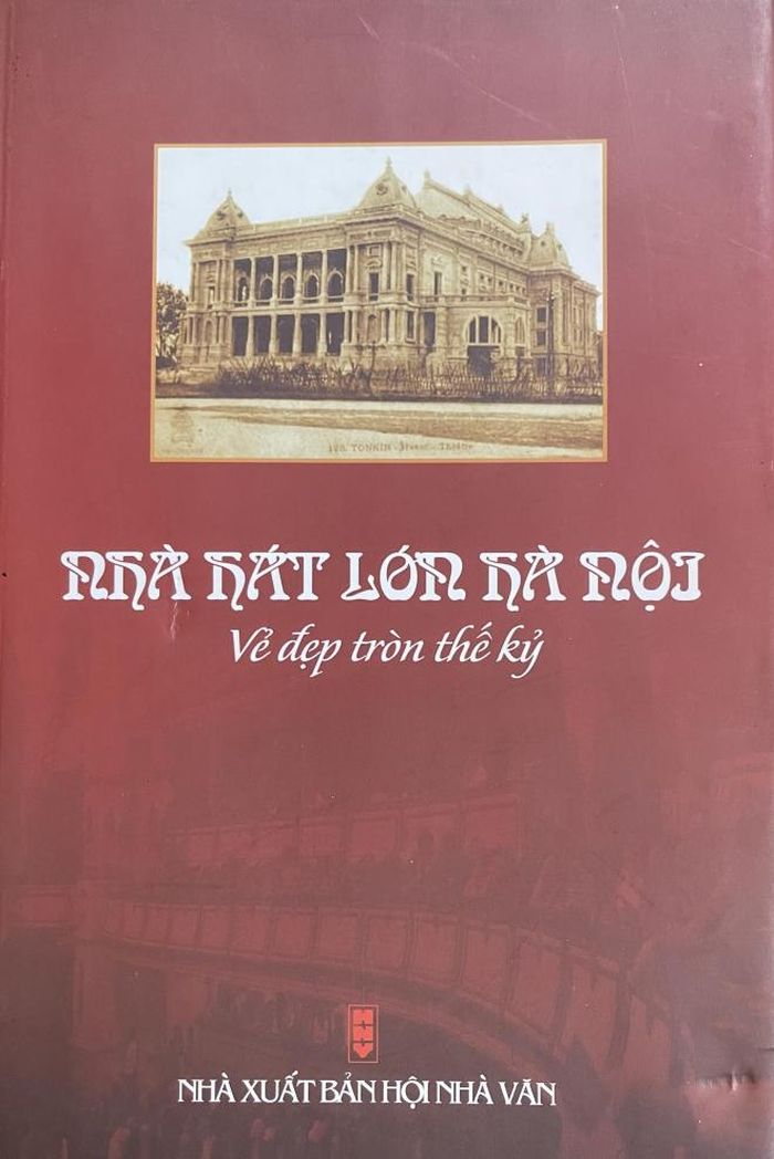 Bìa sách kỷ niệm 100 năm Nhà hát Lớn Hà Nội