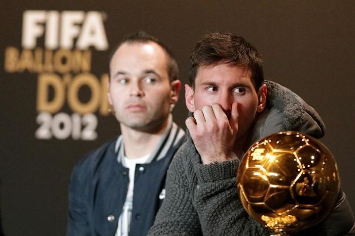 Iniesta đã thi đấu ấn tượng hơn Messi trong năm 2012
