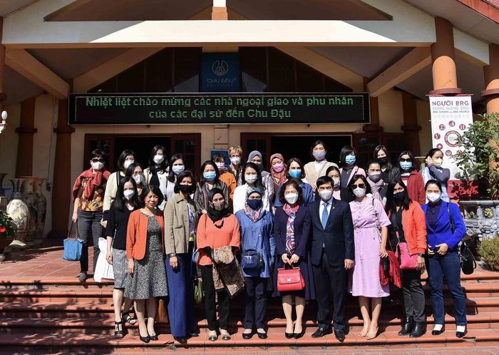 Qua các hoạt động chung, Nhóm đã trở thành cầu nối hữu nghị và hợp tác giữa phụ nữ các nước ASEAN cũng như giữa ASEAN với bạn bè quốc tế, tạo cơ hội để phụ nữ trong khu vực được chia sẻ thông tin, kiến thức, kinh nghiệm, thúc đẩy bình đẳng giới và nâng cao vai trò của phụ nữ ngành ngoại giao.