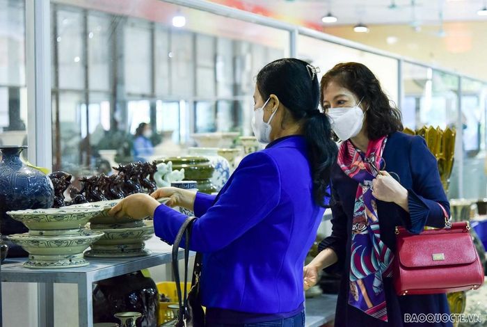 Nghề gốm sứ rất phổ biến tại nhiều nước trên thế giới. Theo Chủ tịch danh dự Nhóm AWCH, bà Vũ Thị Bích Ngọc, chuyến đi trải nghiệm này sẽ giúp các thành viên của đoàn có thêm hiểu biết về gốm Chu Đậu của Việt Nam, qua đó góp phần hiểu thêm về lịch sử, văn hóa và đất nước, con người Việt Nam.