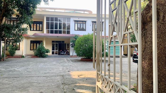 Tuy nhiên, do chưa có tiền để sửa chữa trụ sở mới nên Sở Ngoại vụ Nghệ An vẫn đang thuê nơi làm việc, còn trụ sở mới vẫn đang bỏ hoang.