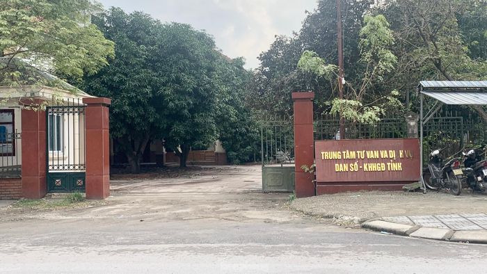 Tháng 2/2020, UBND tỉnh Nghệ An quyết định chuyển trụ sở Sở Du lịch Nghệ An về đường Lý Tự Trọng, TP Vinh (trụ sở cũ của Trung tâm tư vấn và dịch vụ dân số KHHGĐ tỉnh). Nhưng đến nay, Sở Du lịch Nghệ An vẫn chưa thể chuyển về trụ sở mới này với lý do vị trí không phù hợp. Hiện Sở Du lịch Nghệ An vẫn đang mượn trụ sở của Công ty điện lực TP Vinh để làm việc.