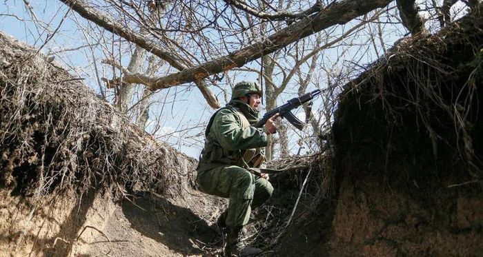 Phe dân quân nắm quyền kiểm soát các vùng Donetsk và Luhansk, lập ra hai nước cộng hòa tự xưng.