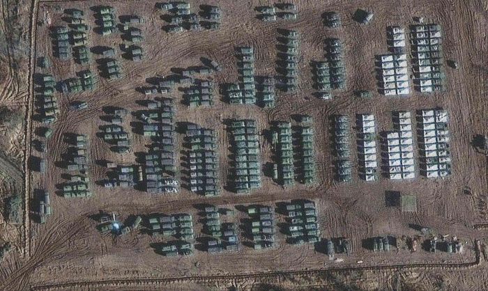 Bình luận được đưa ra sau khi Bộ Ngoại giao Ukraine cho rằng, Nga đưa 115.000 binh sĩ tới nhiều vị trí gần Ukraine, trong đó tập trung ở bán đảo Crimea và khu vực gần hai tỉnh miền đông do lực lượng ly khai Ukraine kiểm soát.