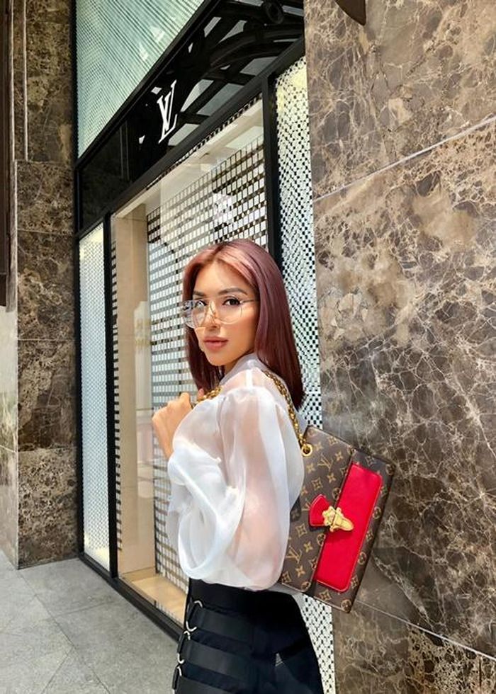 Năm 2019, trong cuộc phỏng vấn với Vietnamnet, Khả Trang bật mí về mối tình đầu đẹp của mình. Người đẹp kể, thời đại học, cô yêu một người là bạn của mẹ. Trong mắt Khả Trang, tình đầu là một người rất tuyệt vời từ xuất thân, nền tảng trí thức cho đến ngoại hình.