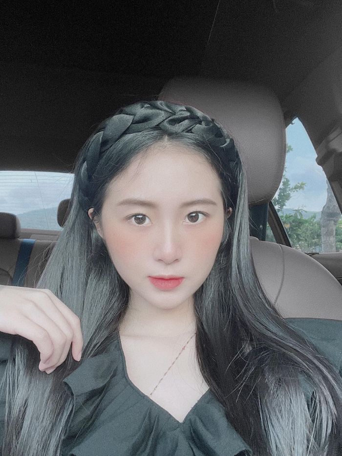 Sự nổi tiếng bất ngờ giúp Nhật Vy chỉn chu hơn từ cách ăn mặc đến cách ứng xử.