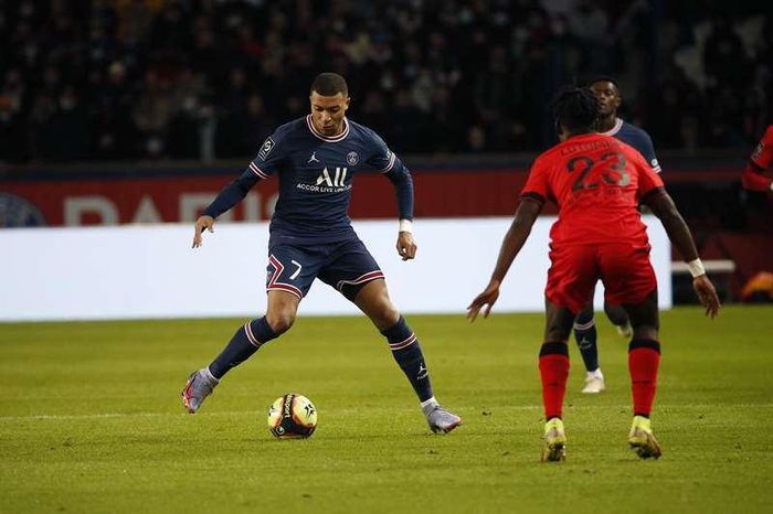 Mbappe cũng bất lực trong việc tìm kiếm bàn thắng