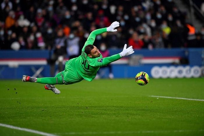 Thủ thành Donnarumma thi đấu xuất sắc trận này, khi anh có 5 pha cản phá thành công