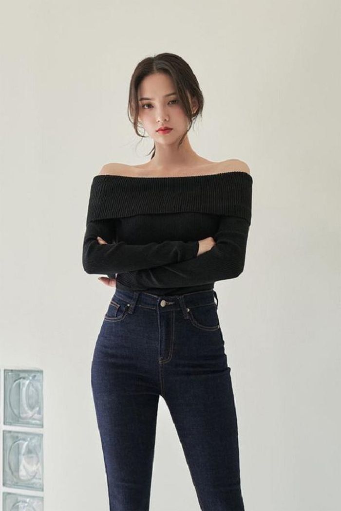 Áo trễ vai cũng là trợ thủ đắc lực tôn lên nét gợi cảm của các cô gái.