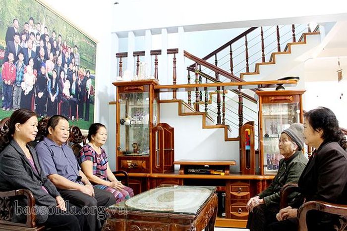 Một buổi sinh hoạt Ban Thường trực công tác khuyến học dòng họ Cầm ở tổ 7, phường Tô Hiệu (Thành phố).