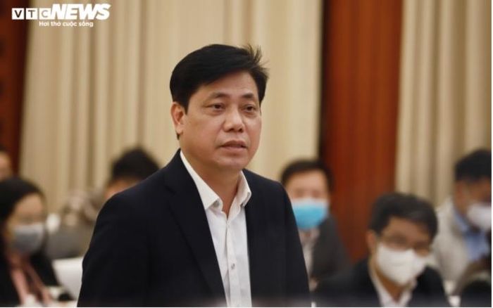 Thứ trưởng Bộ Giao thông Vận tải Nguyễn Ngọc Đông trả lời tại họp báo.