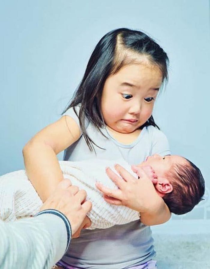 Lần đầu được làm chị.