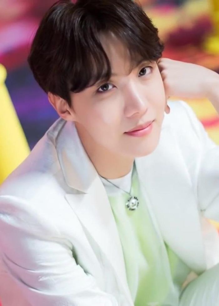 J-Hope (BTS) xếp hạng 12.