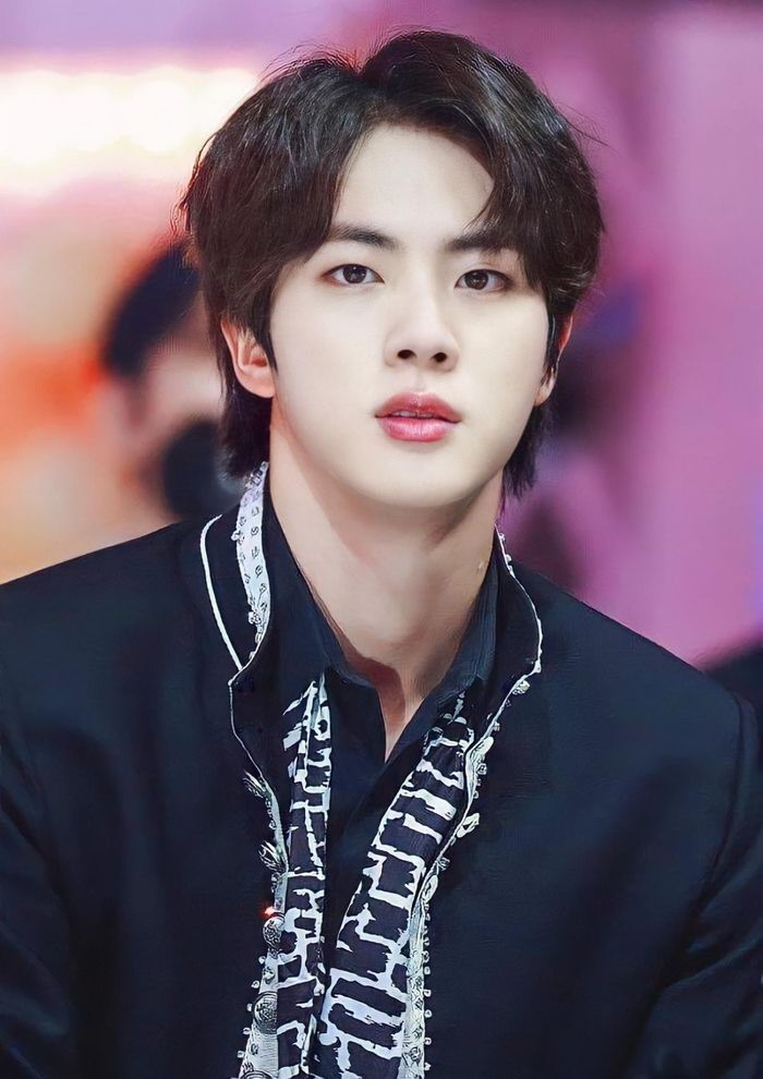 Hạng 8 gọi tên Jin (BTS).