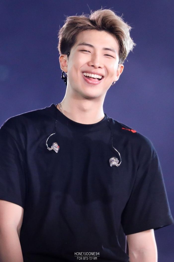 Trưởng nhóm BTS RM "chốt" Top 10.