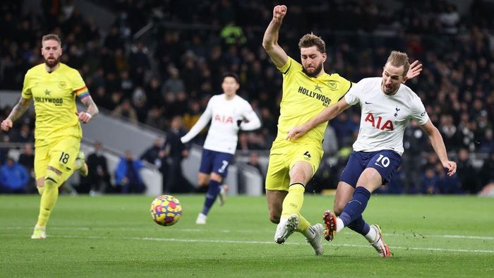 Sau đó, Spurs tiếp tục làm chủ cuộc chơi