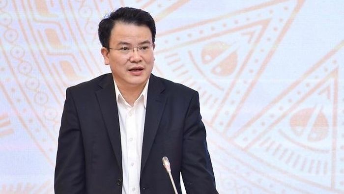 Thứ trưởng Bộ Kế hoạch và đầu tư Trần Quốc Phương tại họp báo Chính phủ tối ngày 2/11. Ảnh: Nhật Bắc