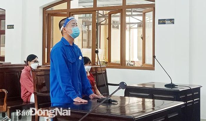 Bị cáo Nguyễn Sơn Vương tại phiên tòa xét xử ngày 2-12. Ảnh: Tố Tâm