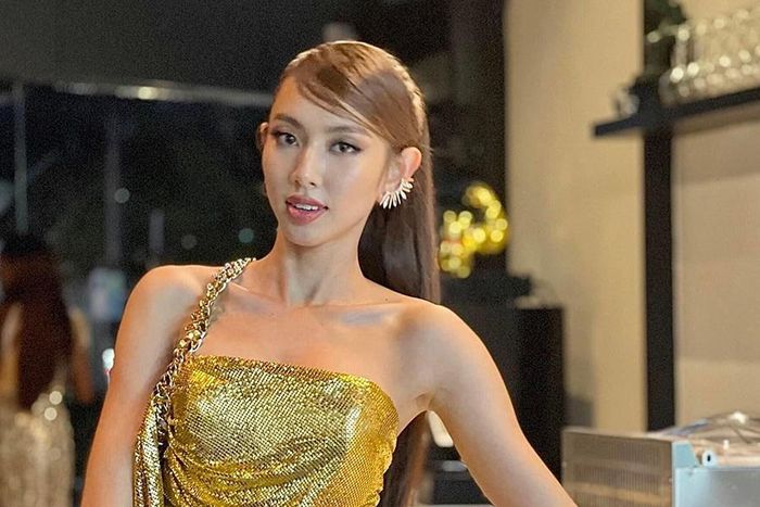 Ngày 27-11, Thùy Tiên lần thứ hai được tham dự tiệc tối cùng với ban tổ chức ở Miss Grand. Diện mạo sang chảnh của người đẹp khiến khán giả không thể rời mắt
