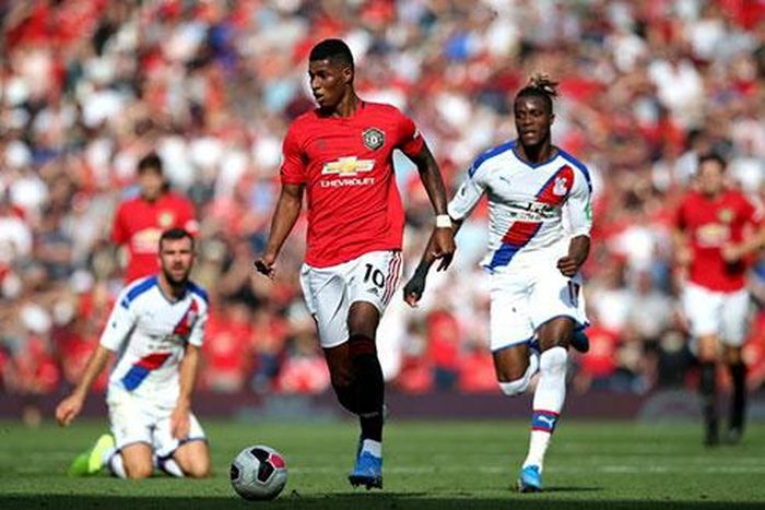 Người hâm mộ Quỷ đỏ thành Manchester chờ mong màn ra mắt của tân huấn luyện viên Ralf Rangnick.