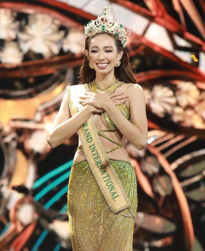 Tối 4/12, đêm chung kết Miss Grand International 2021 đã diễn ra tại Thái Lan. Đại diện của Việt Nam Nguyễn Thúc Thùy Tiên đã trở thành tân Hoa Hậu Hòa Bình thế giới 2021.