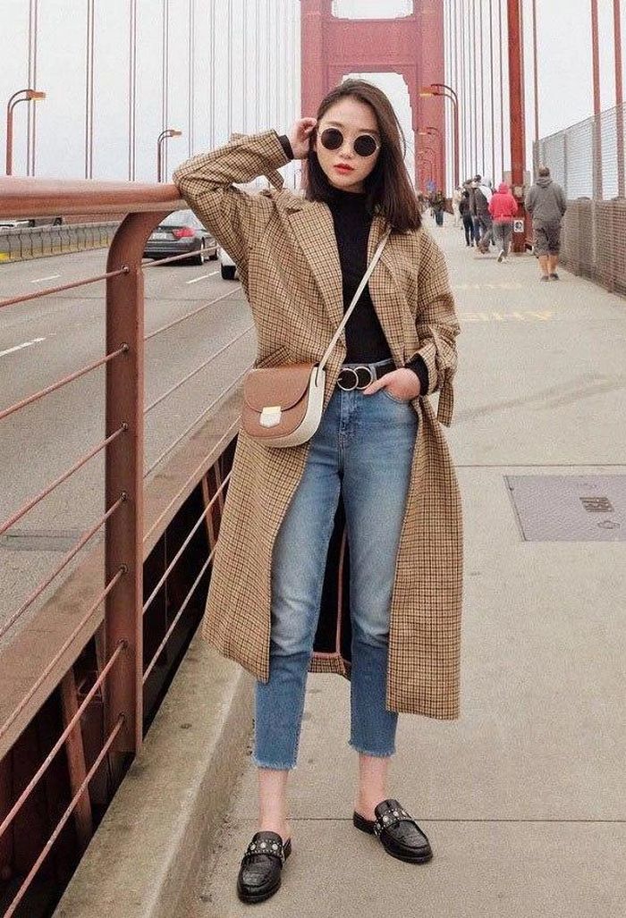 Mặc quần ống lửng với áo khoác dáng dài, dù các nàng có đi giày bệt cũng không lo bị "dìm" dáng.
