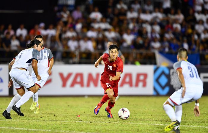  Phan Văn Đức được kỳ vọng bùng nổ ở AFF Cup 2020, đấu trường mà anh từng ghi 2 bàn vào lưới Campuchia và Philippines. Ảnh: Thuận Thắng. 