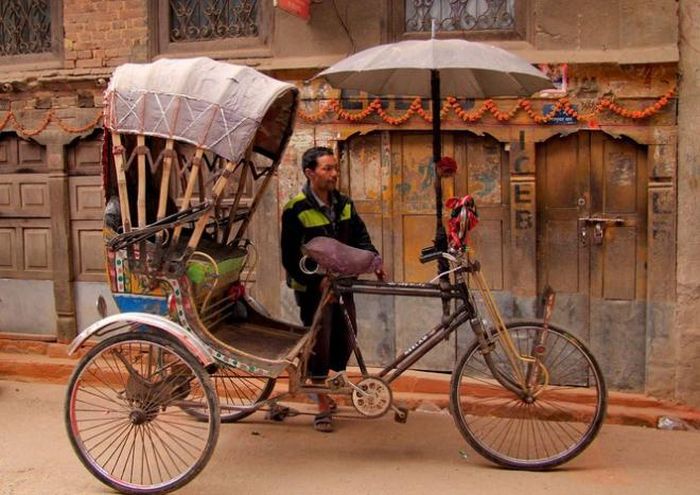Loại xe chạy ở Nepal người đạp ngồi trước