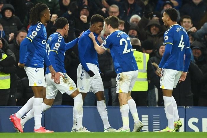 Các cầu thủ Everton ăn mừng phấn khích