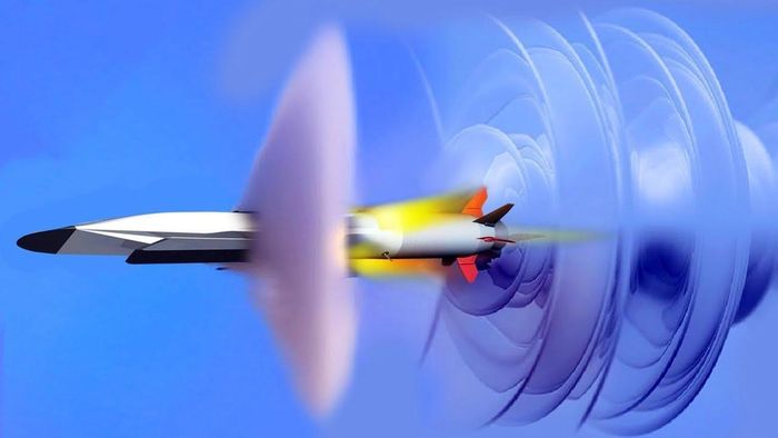 "Tất nhiên, hiện tại Mỹ không thể theo dõi tên lửa siêu thanh của Nga, nhưng trong tương lai, các radar được lắp đặt ở Alaska sẽ có khả năng thực hiện nhiệm vụ này, sau đó Mỹ cũng sẽ đặt các tổ hợp có khả năng đánh trúng vũ khí siêu thanh ở đó", ông Leonkov nói.