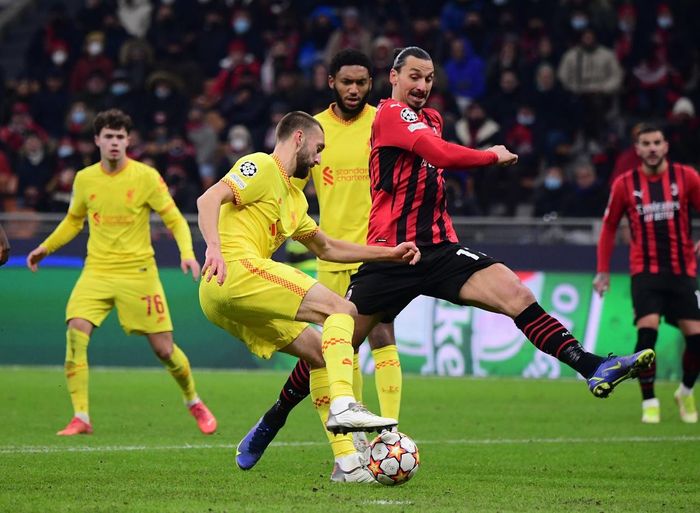 Liverpool chơi chùng xuống khi bộ đôi Salah, Mane rời sân từ phút 64. Tuy nhiên, Milan cũng chẳng thể tạo ra sức ép ngược lên phần sân của đại diện Premier League. Ibrahimovic chơi trọn 90 phút mà không để lại dấu ấn nào đáng kể. Những gì anh có chỉ là 20 lần chạm bóng, 10 đường chuyền và 2 cú sút không trúng đích. 
