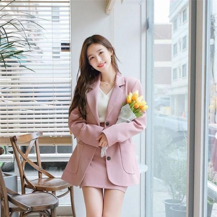 Set đồ màu hồng pastel nhẹ nhàng sẽ làm diện mạo của các quý cô trông nữ tính và xinh xắn hơn bội phần.