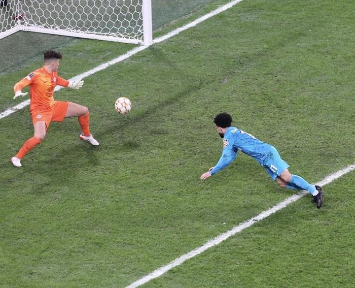 Claudinho đánh đầu gỡ hòa cho Zenit