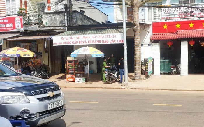 Cơ quan chức năng khám nghiệm hiện trường vụ hỗn chiến
