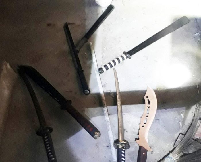 Hung khí công an thu giữ từ hai nhóm thanh niên