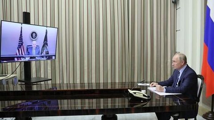 Biden và Putin trong cuộc gặp - Ảnh: AAP