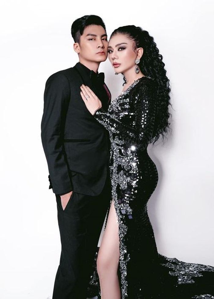 Ngoài ra, khi soi kỹ lại tuyên bố chia tay của Phi Nhung, một số cư dân mạng chú ý đến chi tiết Phi Hùng nhắn tin với Lâm Khánh Chi: “Ráng sống hạnh phúc bên người em chọn. Chào em". Nhiều người cho rằng tin nhắn này đầy mùi ghen tuông.