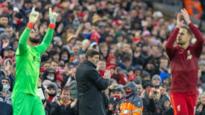Gerrard đã thua 0-1 trong ngày tái ngộ Klopp trên cương vị mới.