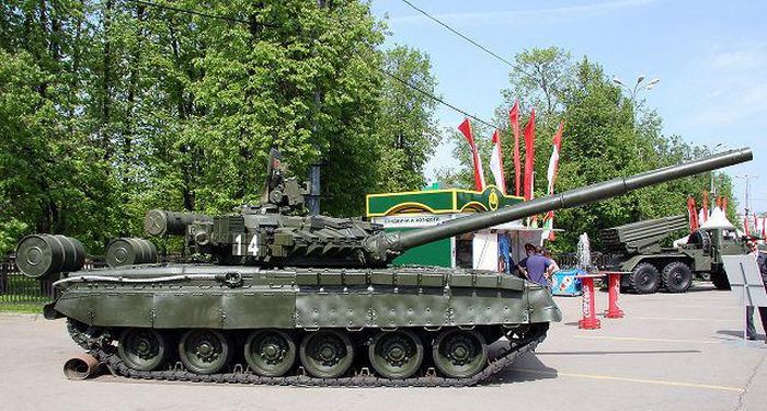 Theo một số nguồn tin, khoảng 450 chiếc T-80 đã được nâng cấp lên tiêu chuẩn T-80BV. Hiện biến thể này đã thể hiện giá trị của mình khi vượt qua thử nghiệm tại Bắc Cực.